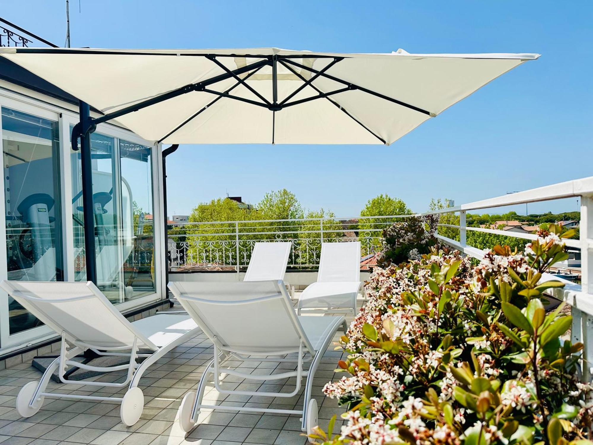 Hotel Miramare - & - Free Breakfast & Brunch Until 13-00
